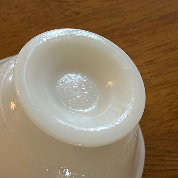 Vintage Corex Ivory Footed Dessert Bowls ** Flaws** Set of 4 - Picture 3 of 7